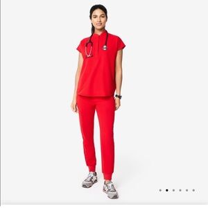 FIGS red Rafaela XS top and Small Zamora Joggers